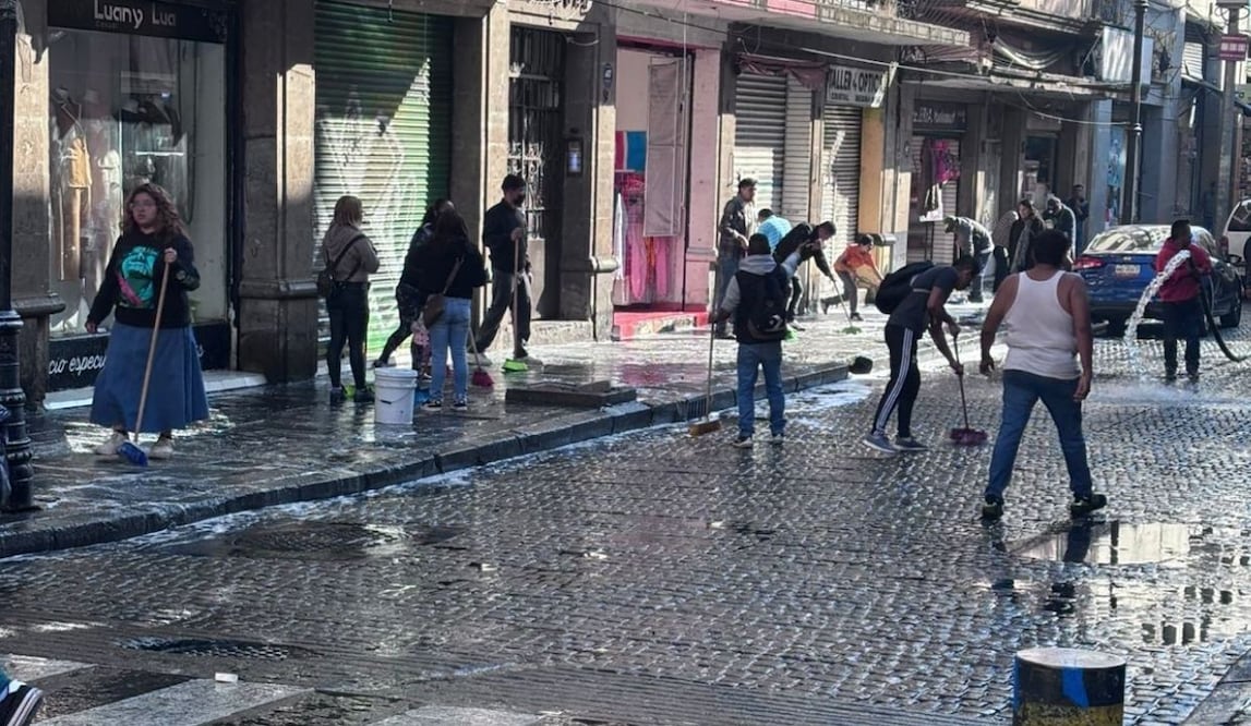 Comerciantes del Centro Histórico inician descanso; alistan limpieza tras Romería. Foto: Especial