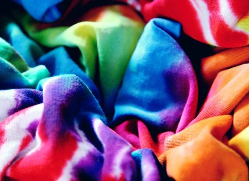 Cómo hacer tie-dye para transformar tu ropa
