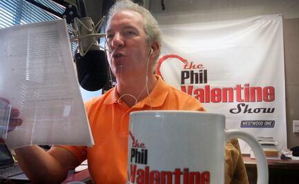 Fallece conocido conductor de radio antivacunas de EU por Covid-19