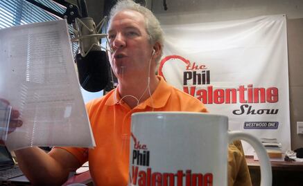 Fallece conocido conductor de radio antivacunas de EU por Covid-19