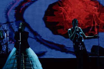 Una Lupita de 25 años y rockera 