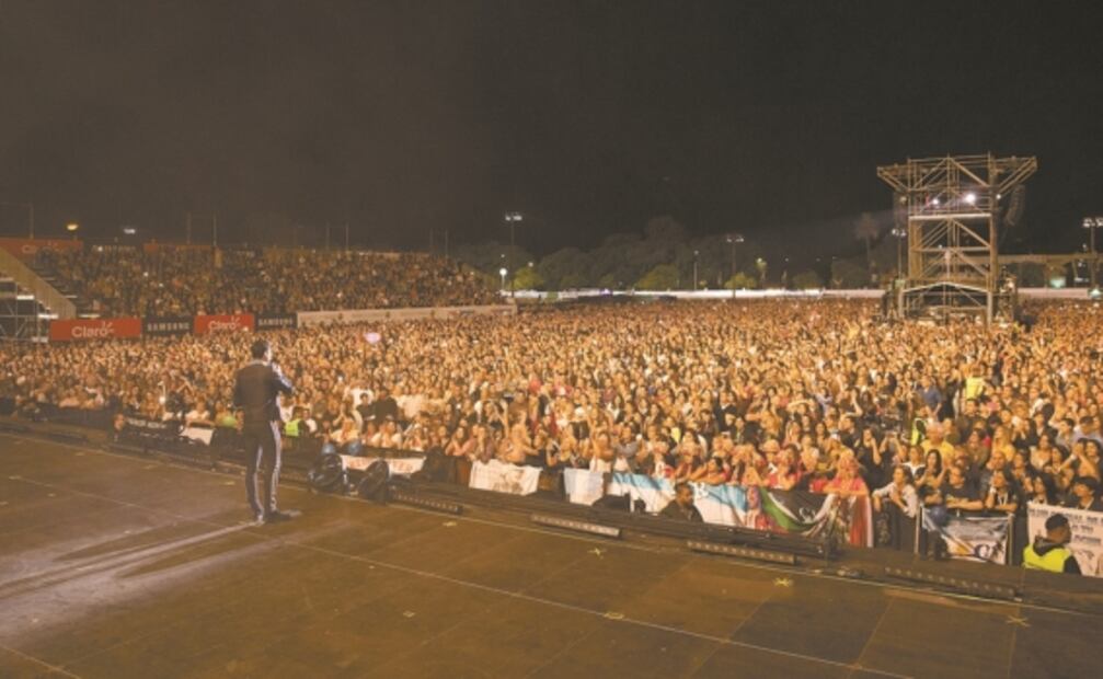 Carlos Rivera, entre regaños y disculpas en su Guerra Tour