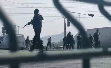 Captan balacera entre franeleros, dulceros limpiaparabrisas y policías en Tecámac; hay cuatro heridos 