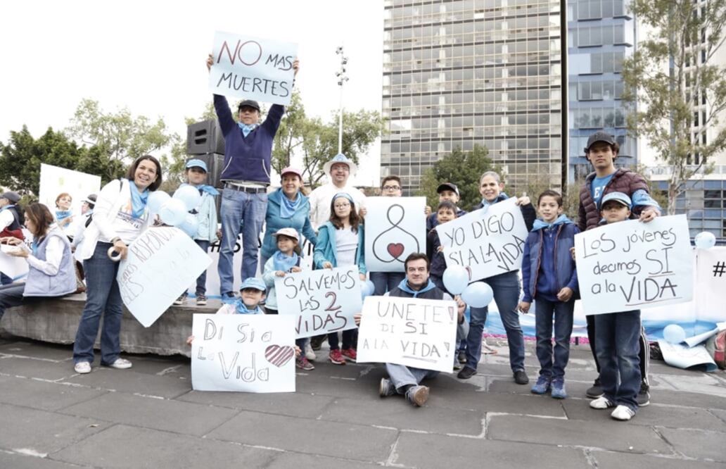 Alrededor de 700 personas, según estimaciones de la SSPCDMX marcharon desde el Monumento a la Madre hasta la casa de transición donde pidieron al presidente electo proteger la vida desde su concepción hasta la muerte. Foto: Agustín Salinas/EL UNIVERSAL
