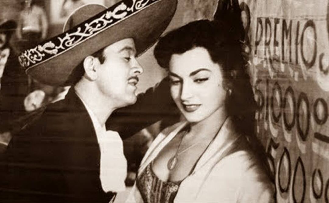Pedro Infante le robó varios besos a Elsa Aguirre en "Cuidado con el amor" FOTOTECA EL UNIVERSAL