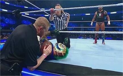 VIDEO: Rey Mysterio sufre lesión ante Santos Escobar y abandona lucha