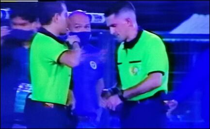 Árbitro se lesiona y pide su cambio 