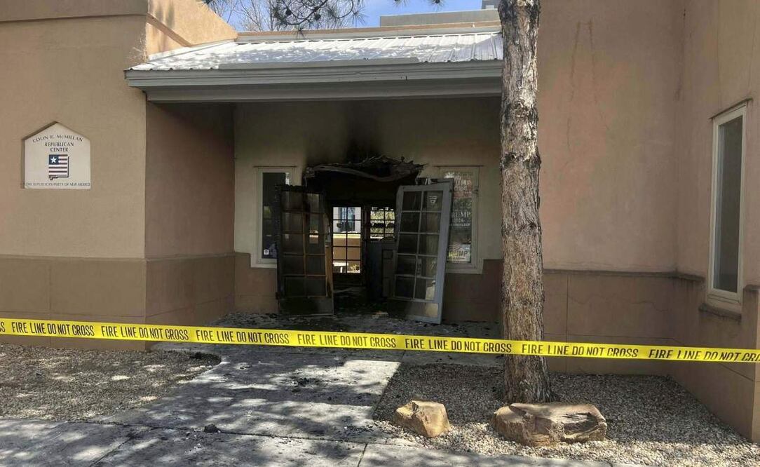 Daños en las oficinas centrales del Partido Republicano luego de un incendio, el 30 de marzo de 2025, en Albuquerque, Nuevo México. Foto: AP