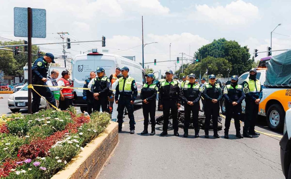 Elementos de la Policía de Tránsito acudieron al sitio y procedieron al acordonamiento de la zona. Foto: Osmar Alvarado / EL UNIVERSAL