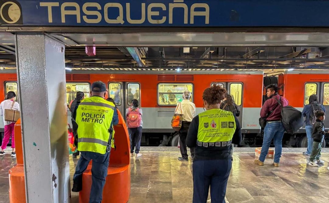 En la Línea 2 (Tasqueña), a pesar de las remodelaciones, los trenes se mantienen constantes y alivian el flujo de gente en la estación. Foto: Santiago Cadena/ EL UNIVERSAL