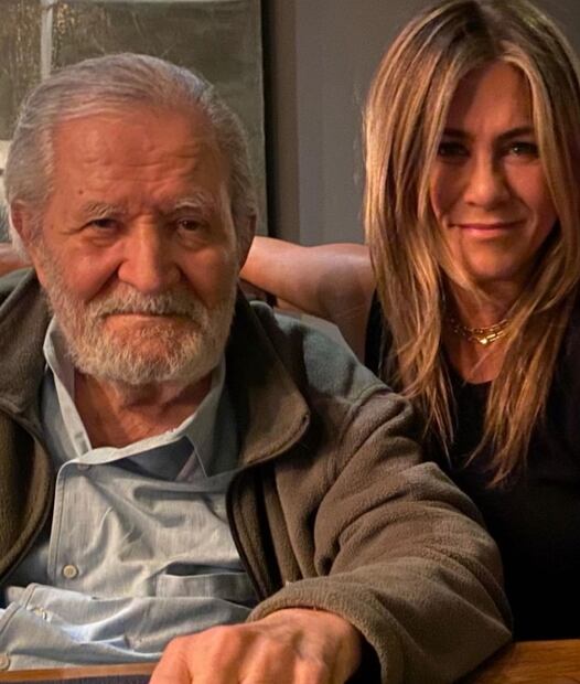 Quién era John Aniston, el fallecido padre de Jennifer Aniston