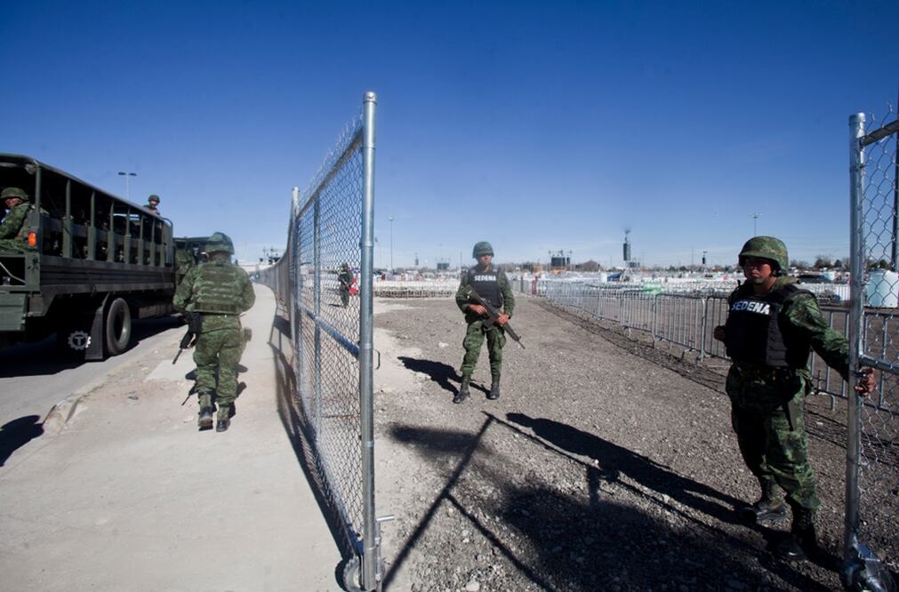 A unas horas del arribo del Pontífice católico se ha desplegado un operativo de seguridad de alrededor de 5 mil elementos de diferentes órganos de seguridad como la Marina, la Policía Federal, la estatal, el Ejercito, Estado Mayor, entre otros, con lo que se garantiza la tranquilidad de los visitantes, dijo el gobernador César Duarte. Foto Cristopher Rogel Blanquet