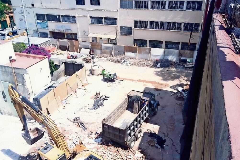 El retiro de escombros en el predio de Balsas 18, colonia Miravalle, ya está muy avanzado; faltan el estudio de mecánica de suelo. (SOBSE)