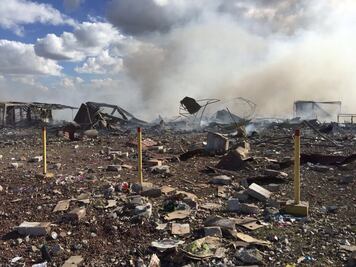 Atienden a heridos por explosión de pirotecnia en Tultepec