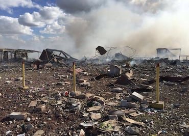 Atienden a heridos por explosión de pirotecnia en Tultepec