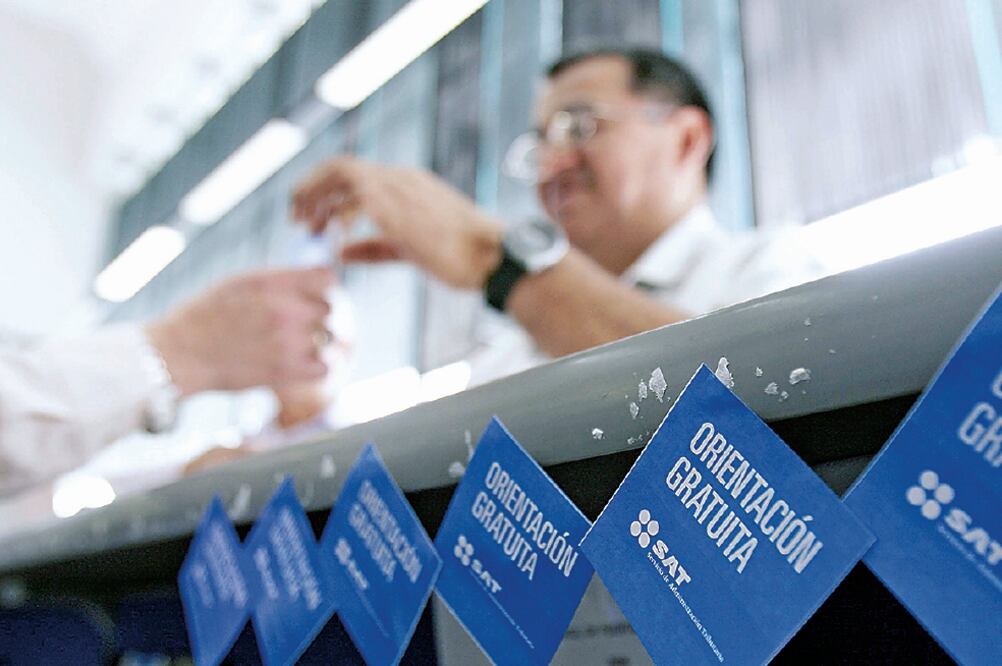 La autoridad fiscal reportó que por impuesto de importación captaron 4 mil 50 mdp cuando se esperaban 3 mil 121 millones. También en IVA se rebasaron sus estimaciones en 4 mil 510 millones de pesos ( ARCHIVO EL UNIVERSAL)