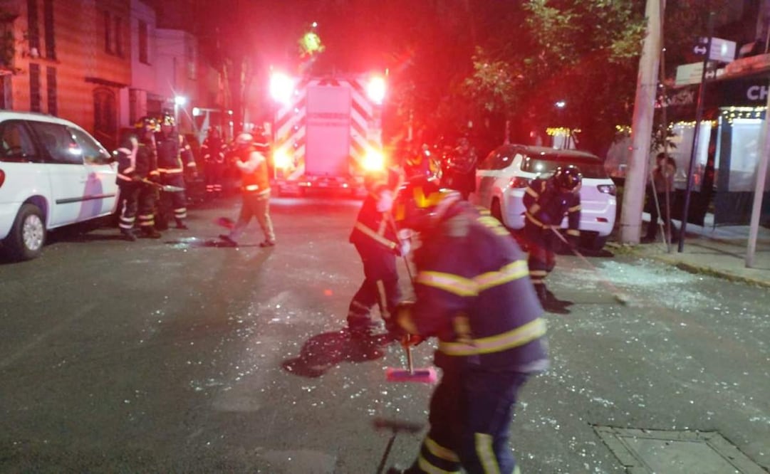 Explosión por acumulación de gas deja 4 lesionados en la Narvarte; evacuan al menos a 30 personas.
Foto: Especial.