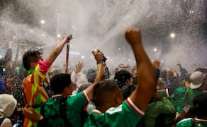 Aficionados en Paseo de la Reforma, CDMX. Celebración del mundial 2026. Foto: Valente Rosas