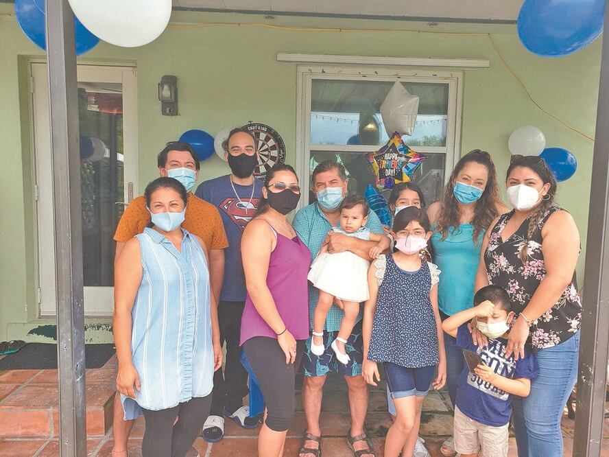 Florentino Mesa con su familia en Miami, Florida. Él se reunió en su casa con su esposa e hijos. “A pesar de las difíciles circunstancias que atraviesa no sólo el país, sino el mundo entero con la pandemia", señala. FOTO: CORTESÍA FLORENTINO MESA