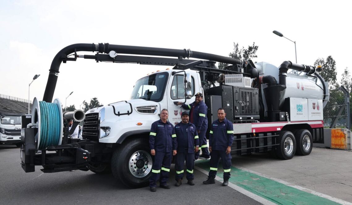 La alcaldía Benito Juárez recibió dos hidroneumáticos tipo vector para enfrentar la temporada de lluvias. Foto: especial