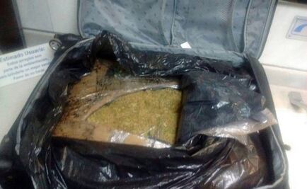 Detiene a dos con 25 kg de marihuana en la Tapo