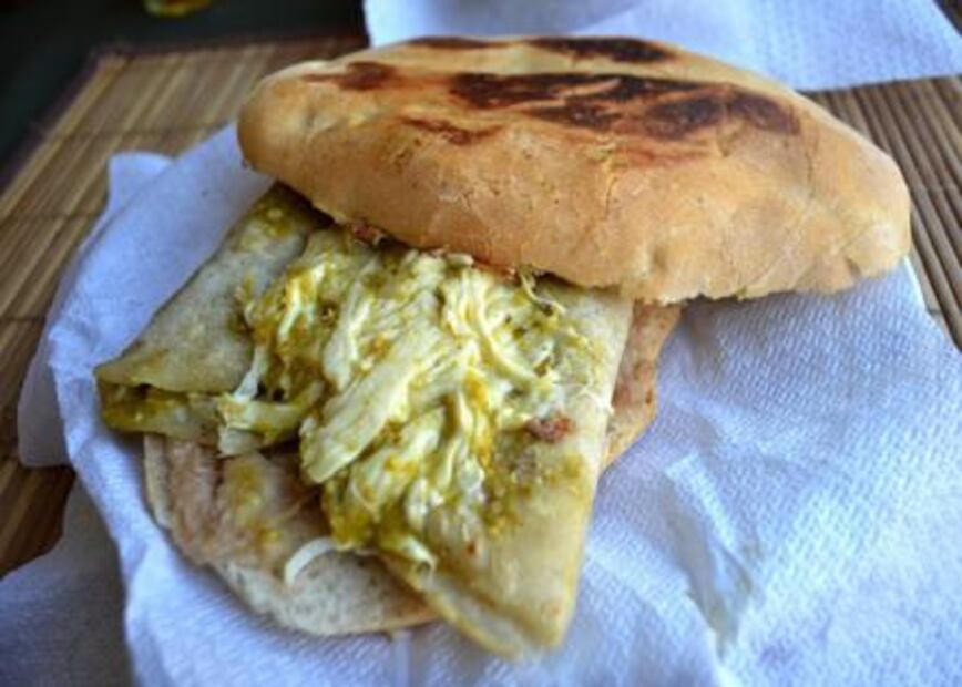 El guajolote en la cena de Navidad, en los bailes de boda y hasta en el transporte