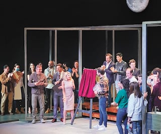 Itatí Cantoral devela placa; anuncia telenovela