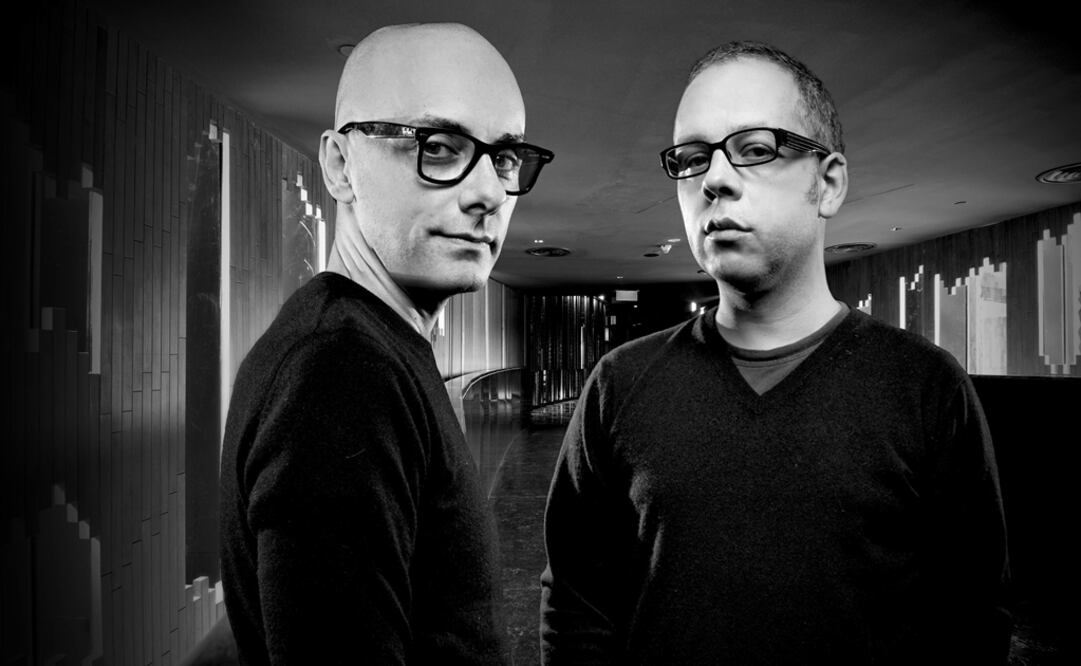 La historia de un adolescente que se quitó la vida colgándose con una bufanda rosa impactó a la comunidad gay italiana, y también tocó las fibras más sensibles de Stefano Ricci y Gianni Forte. 