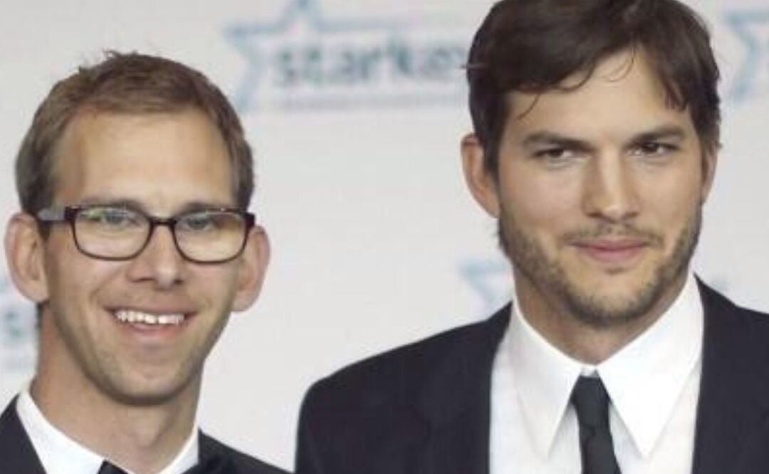 Ashton Kutcher y Michael, su hermano gemelo. Foto: Twitter @ElFerrawy_92
