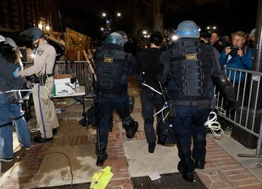 Policía desmantela protesta propalestina en universidad de Los Angeles