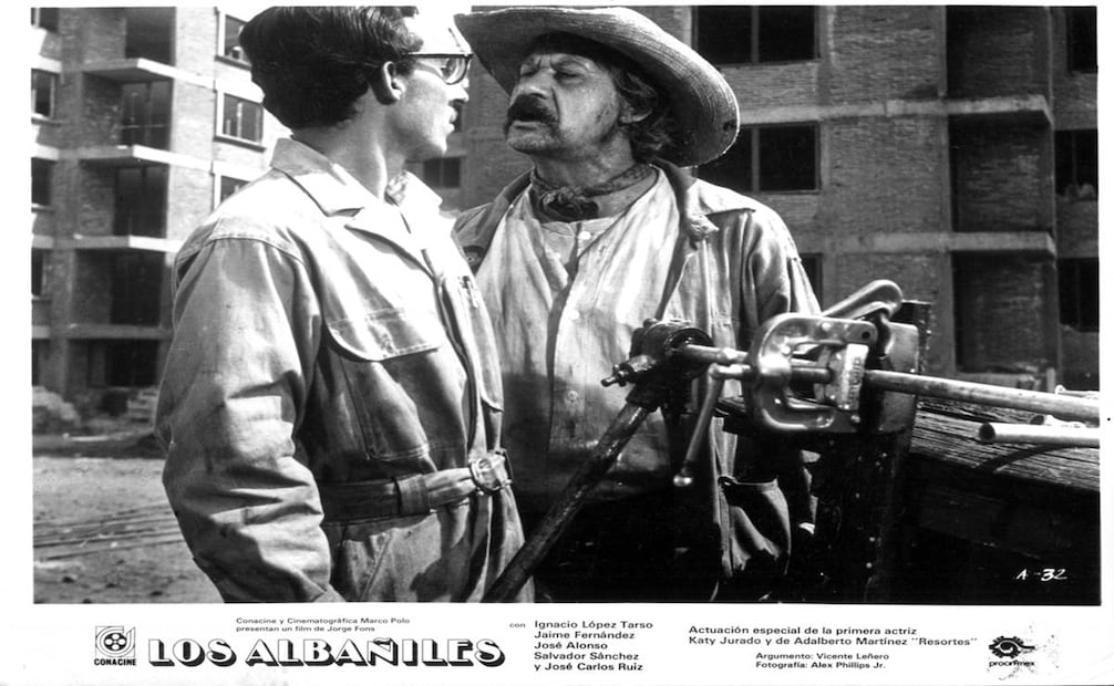 Un reconocido actor mexicano y que debe haber figurado en sinnúmero de stills fue Ignacio López Tarso, quien aparece en este still de "Los Albañiles". Colección Carlos Villasana.