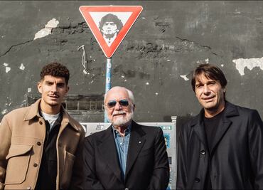 Napoli homenajea a Diego Armando Maradona en el cuarto aniversario de su muerte