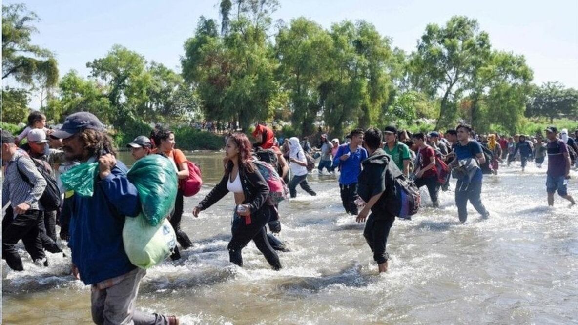 Diariamente cientos de migrantes cruzan la frontera entre México y Guatemala (Foto: AFP)