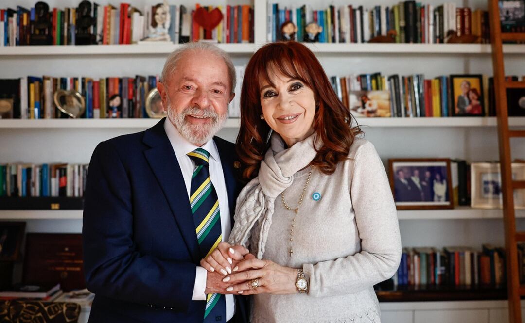 El presidente de Brasil, Luiz Inácio Lula da Silva, visitó en su casa en Buenos Aires a la expresidenta argentina, Cristina Fernández de Kirchner, quien está en prisión domiciliaria por corrupción. Foto: Tomada de X / @LulaOficial