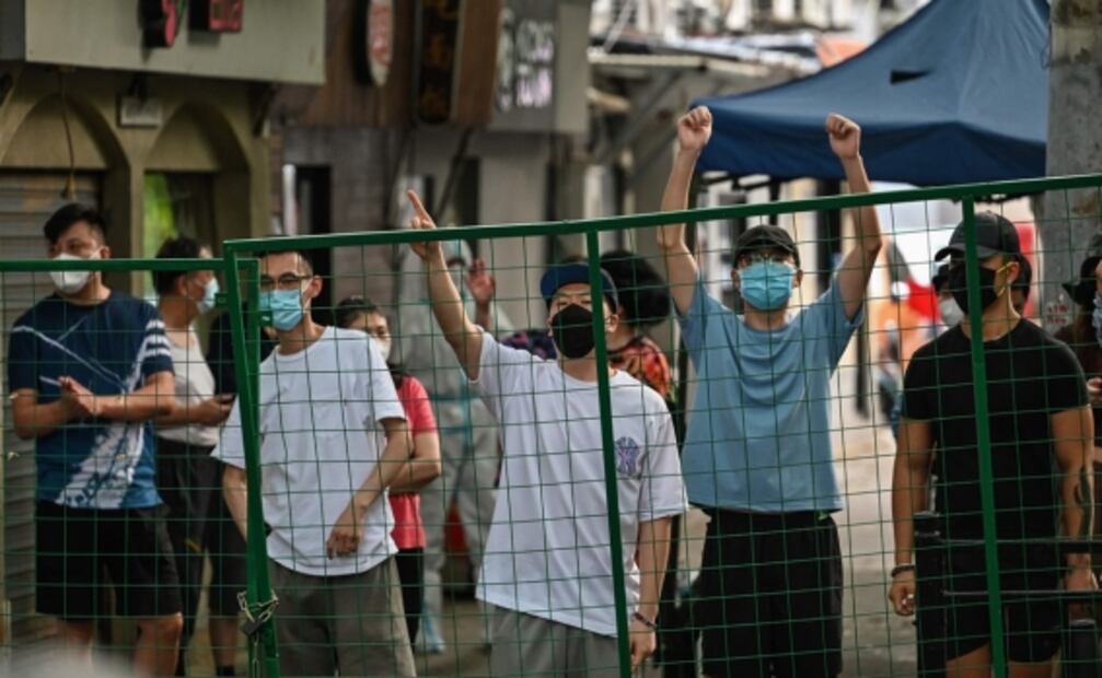 "Ya no podemos más": habitantes de Shanghai enfurecen al ser confinados de nuevo por Covid-19