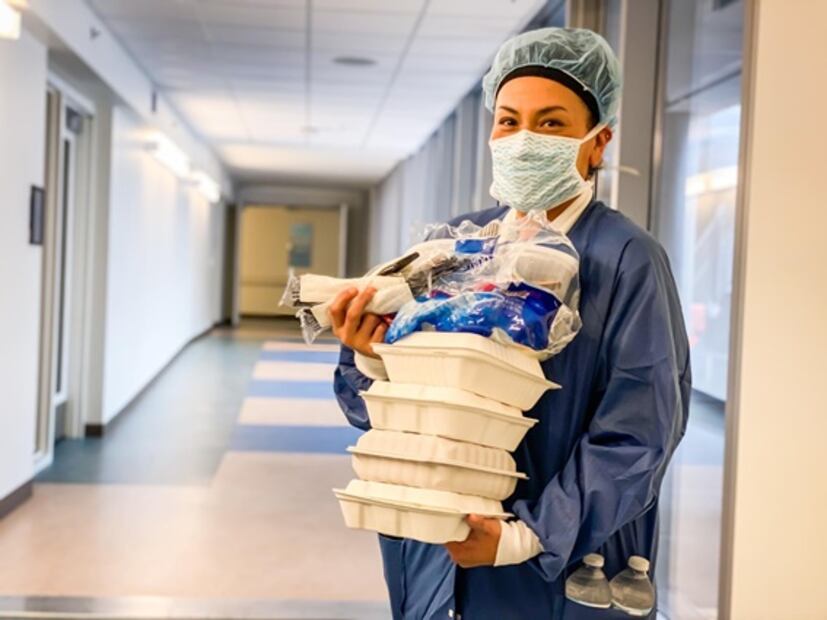 El chef que reparte comida a personas afectadas por la pandemia