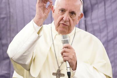 Papa se disculpa con víctimas chilenas