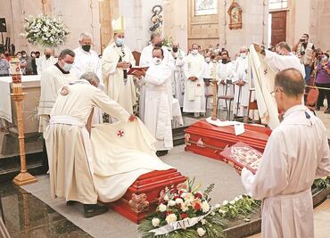 Crónica. "Estamos muy dolidos por el doble crimen": despiden a sacerdotes jesuitas asesinados