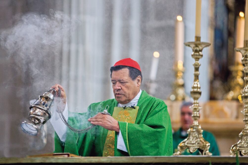 La Arquidiócesis encabezada por el cardenal Norberto Rivera arremetió contra el presupuesto “histórico” asignado al INE para los comicios de 2018. (CAMILA MATA. EL UNIVERSAL)