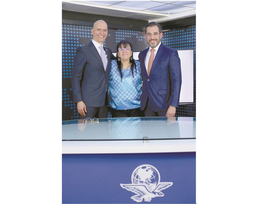 Durante el foro, Salvador Guerrero, Nashieli Ramírez y Jesús Orta consideraron que se deben mejorar las condiciones laborales de los policías. Foto: VALENTE ROSAS. EL UNIVERSAL