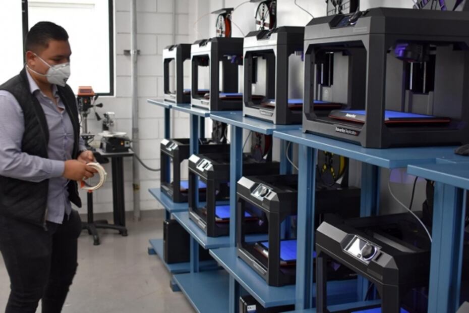 CETYS entrega caretas de protección contra el coronavirus a médicos en Tijuana