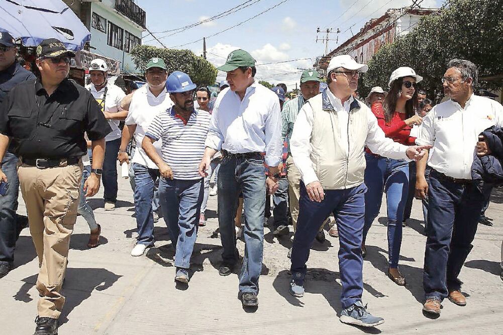 El secretario de Gobernación, Miguel Ángel Osorio Chong, dijo que se está actuando con la experiencia de Oaxaca y Chiapas para reconstruir Morelos. (TOMADA DE TWITTER)