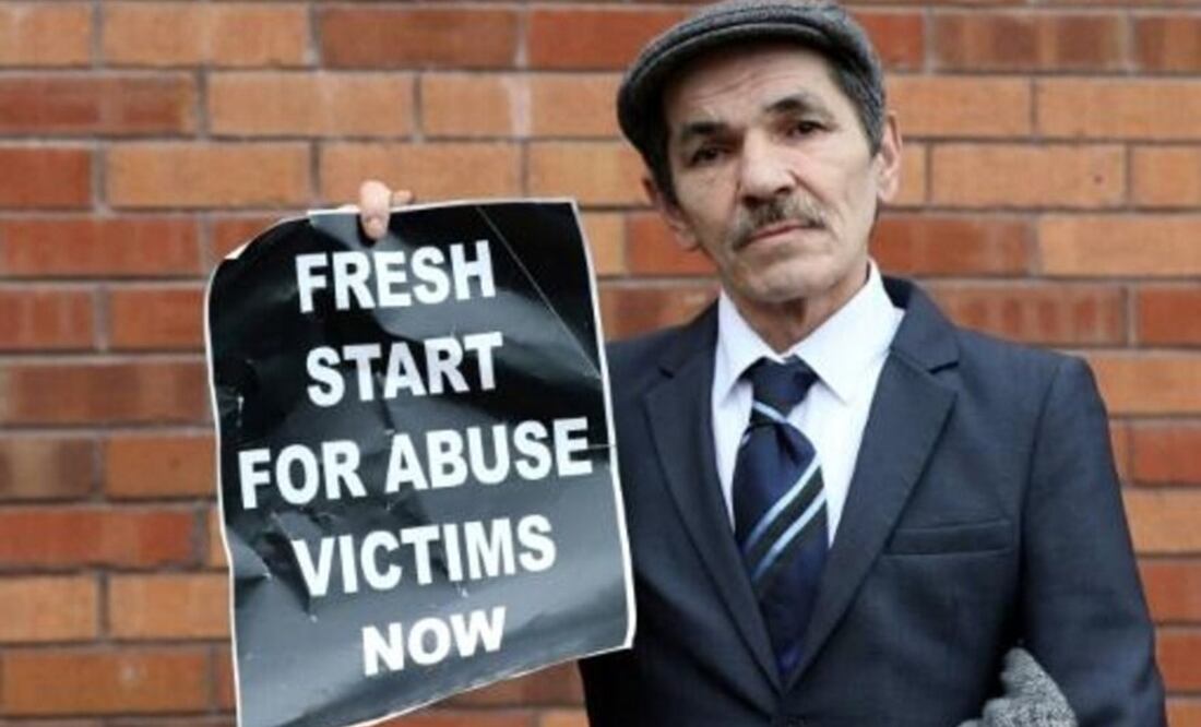 Uno de los adultos que afirman ser víctimas de abuso institucional en la iglesia católica irlandesa, Edward McCann, en Belfast. Foto: AFP