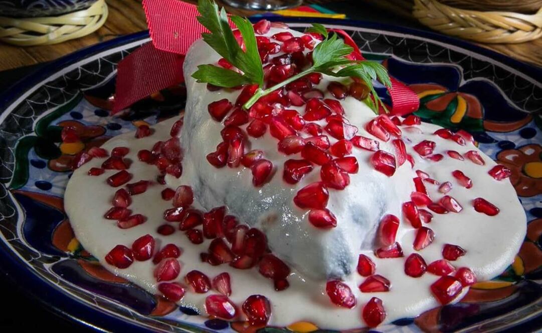 Hay varias versiones sobre el origen de los chiles en nogada. ¿Cuáles conoces? FOTO: Archivo.