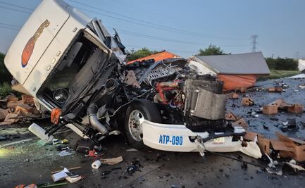 Choque de tráileres deja un muerto y rapiña de cervezas en la autopista Córdoba-Veracruz 