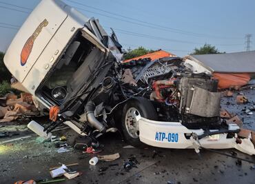 Choque de tráileres deja un muerto y rapiña de cervezas en la autopista Córdoba-Veracruz