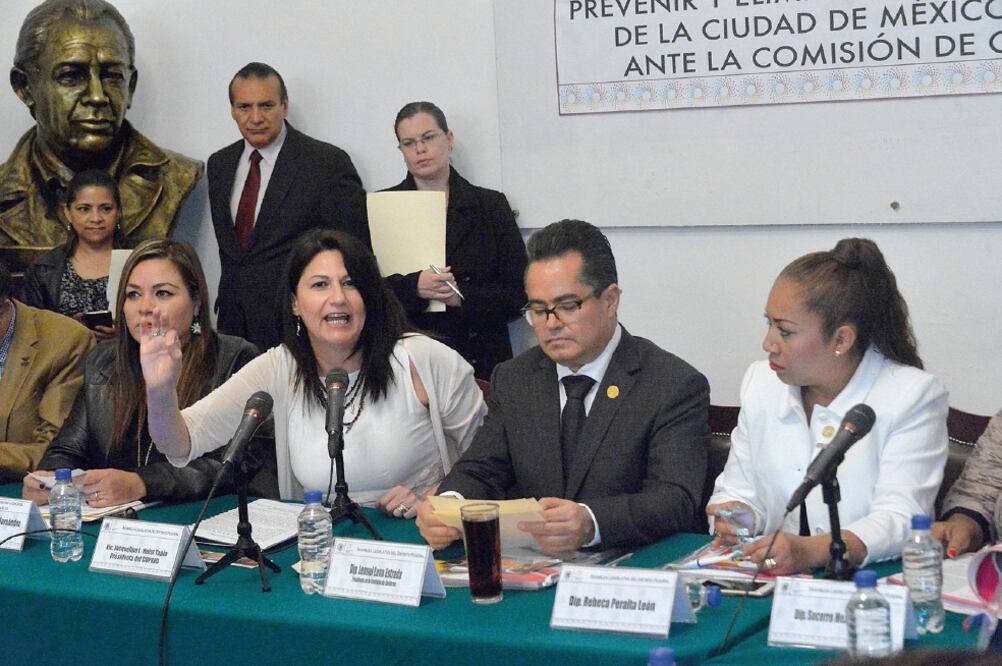 Jaqueline L’Hoist, presidenta del Consejo para Prevenir y Erradicar la Discriminación local, se reunió con la Comisión de Gobierno de la Asamblea (ASAMBLEA LEGISLATIVA CAPITALINA)