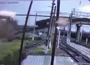 VIDEO: Colapsa un puente en Rusia y deja un muerto y 5 lesionados