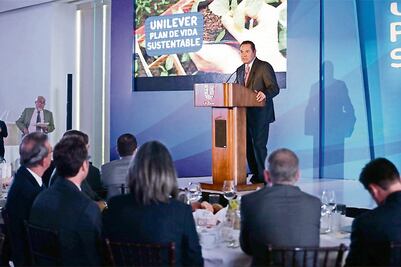 Miranda Nava: es mejor trabajar que esperar ayuda