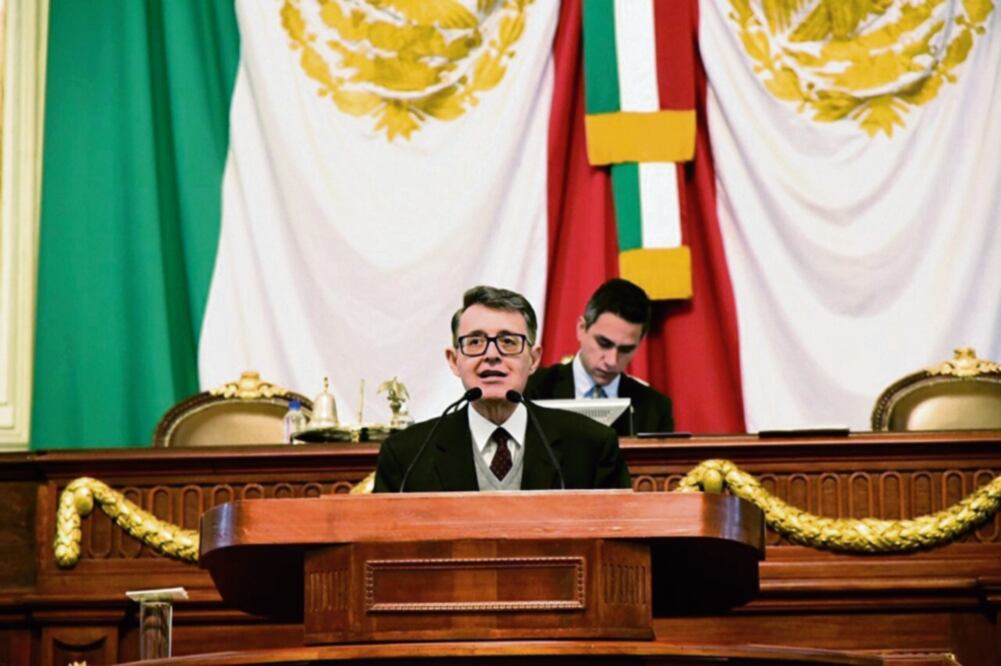 José Alfonso Suárez del Real, quien fue coordinador de la campaña de Claudia Sheinbaum, opinó que dentro de la bancada de Morena hay mujeres y hombres con la capacidad para presidir por un año la Junta de Coordinación Política. Foto: ARCHIVO EL UNIVERSAL